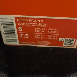 Nike Metcon 9 in Lemon Twist and Black